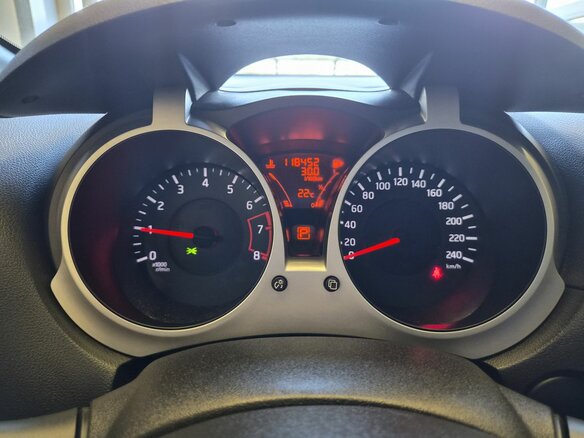 2012 Nissan Juke I, красный - вид 9