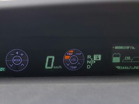 2010 Toyota Prius III (XW30), серебристый - вид 17
