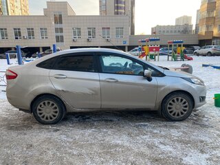 2016 Ford Fiesta Mk6 Рестайлинг, серебристый, 750000 рублей, вид 2