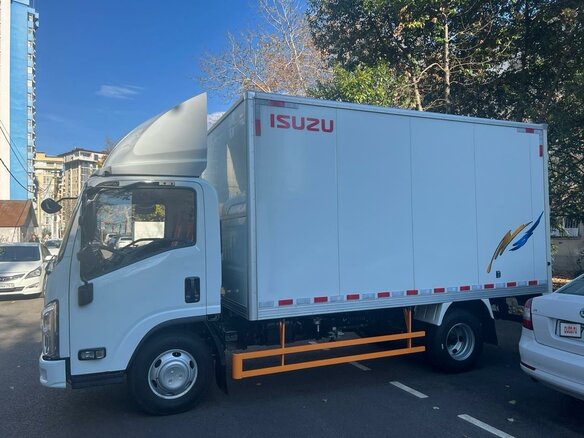2023 Isuzu Elf (N-series), белый, 2800000 рублей - вид 3