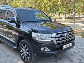 2016 Toyota Land Cruiser 200 Series Рестайлинг 2, чёрный, 6850000 рублей, вид 3