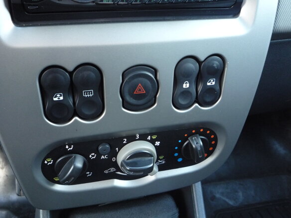2012 Renault Logan I Рестайлинг, серебристый - вид 13
