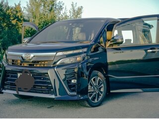 2020 Toyota Voxy III (R80) Рестайлинг, чёрный, 2850000 рублей, вид 3