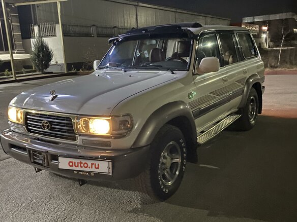 1997 Toyota Land Cruiser 80 Series Рестайлинг, белый, 2300000 рублей
