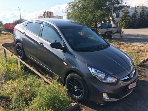 2011 Hyundai Solaris I, серый, 850000 рублей - вид 1