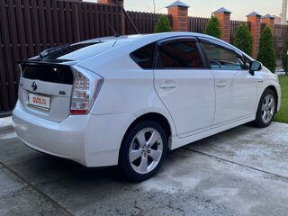 2010 Toyota Prius III (XW30), белый, 1000000 рублей, вид 2