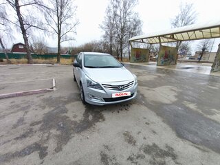 2015 Hyundai Solaris I Рестайлинг, серебристый, 900000 рублей, вид 4