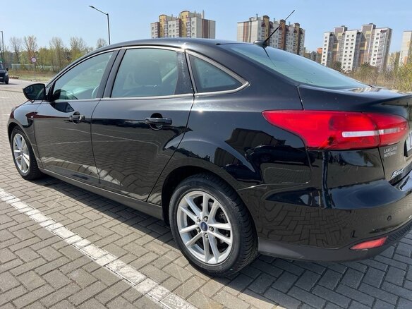 2017 Ford Focus III Рестайлинг, чёрный, 1050000 рублей - вид 3