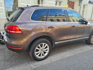 2012 Volkswagen Touareg II, коричневый, 1550000 рублей, вид 2