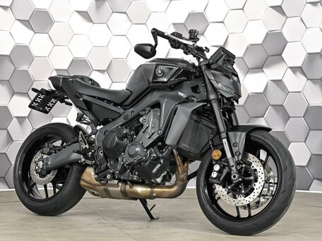2024 Yamaha MT-09 (FZ-09), чёрный, 1075000 рублей, вид 1