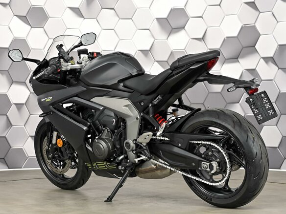 2024 Triumph Daytona 660, серый, 899000 рублей - вид 7