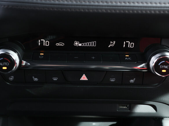 2019 Mazda 3 IV (BP), серый, 2190000 рублей - вид 12