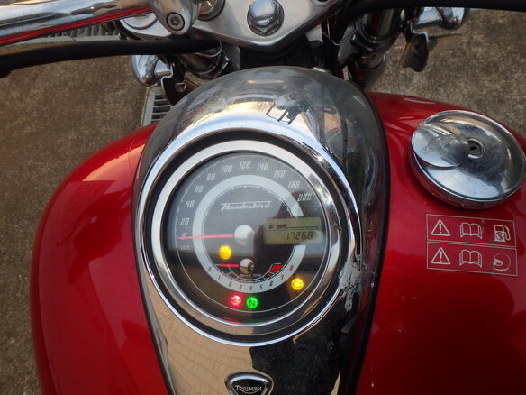 2010 Triumph Thunderbird 1600, красный, 900000 рублей - вид 15