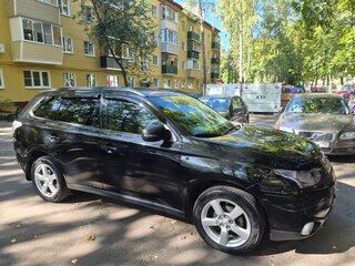 2013 Mitsubishi Outlander III, чёрный, 1730000 рублей, вид 3