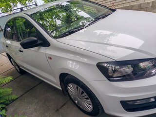 2018 Volkswagen Polo V Рестайлинг, белый, 1120000 рублей, вид 1