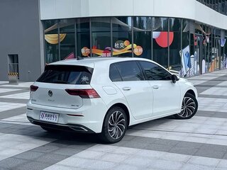 2023 Volkswagen Golf VIII, серебристый, 1840000 рублей, вид 5
