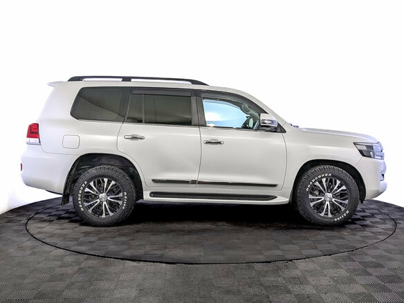2016 Toyota Land Cruiser 200 Series Рестайлинг 2, белый - вид 4