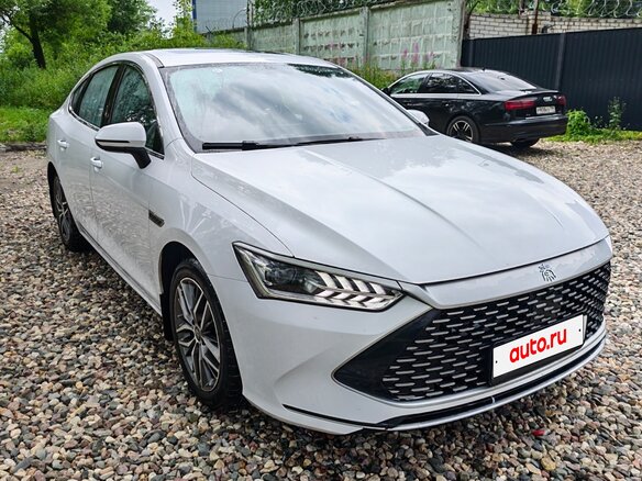 2022 BYD Qin Plus DM-i I, белый, 1400000 рублей - вид 2