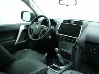 2021 Toyota Land Cruiser Prado 150 Series Рестайлинг 3, белый, 5595000 рублей, вид 4