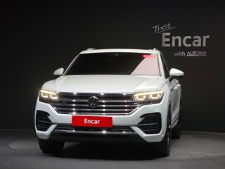 2023 Volkswagen Touareg III, белый, 9334000 рублей, вид 1