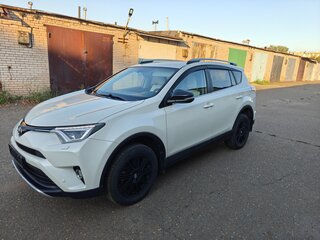 2017 Toyota RAV4 IV (XA40) Рестайлинг, белый, 2550000 рублей, вид 2