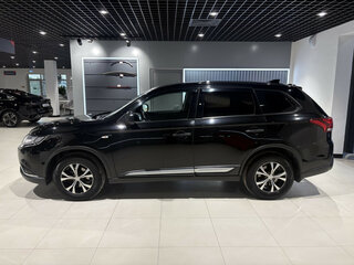 2019 Mitsubishi Outlander III Рестайлинг 3, чёрный, 1758000 рублей, вид 2
