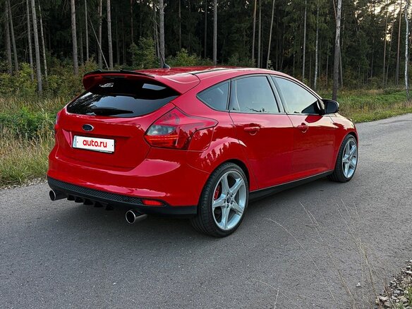 2013 Ford Focus III, красный, 975000 рублей - вид 4