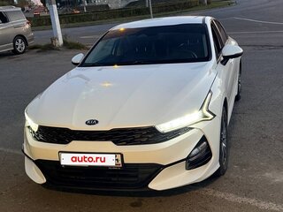 2020 Kia K5 III, белый, 1850000 рублей, вид 1