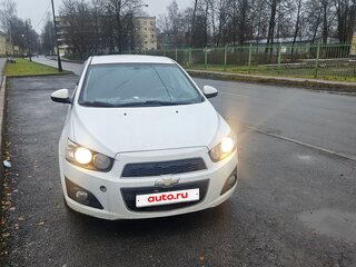 2014 Chevrolet Aveo II, белый, 650000 рублей, вид 2