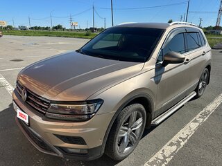 2018 Volkswagen Tiguan II, золотистый, 2800000 рублей, вид 2