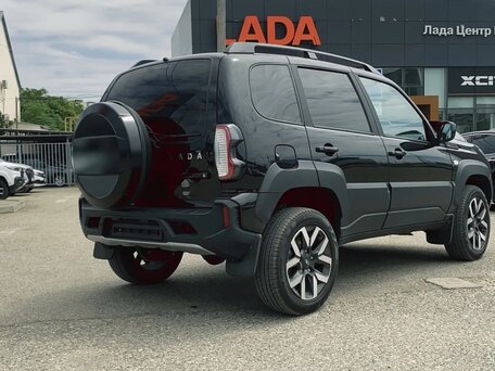 2026 Lada (ВАЗ) Niva Travel I Рестайлинг, чёрный, 1680000 рублей, вид 3