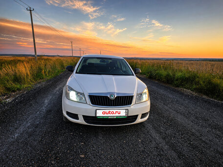 2013 Skoda Octavia II (A5) Рестайлинг, белый, 520000 рублей, вид 1