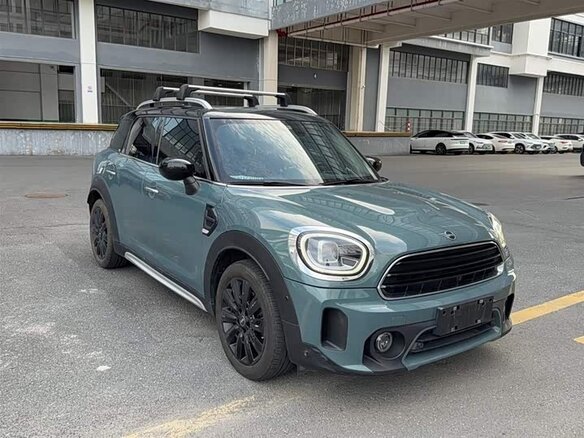 2022 Mini Countryman Cooper II Рестайлинг, зелёный - вид 1