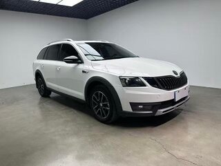 2017 Skoda Octavia Scout III (A7) Рестайлинг, белый, 1290000 рублей, вид 3