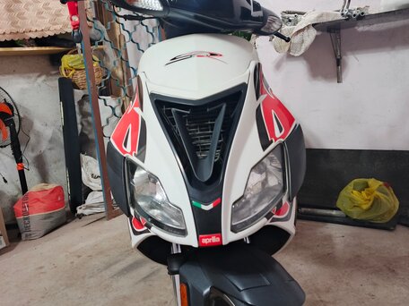 2018 Aprilia SR 50 R, белый, 210000 рублей, вид 3