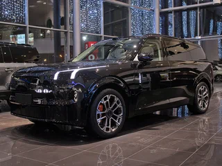 Lynk & Co 900