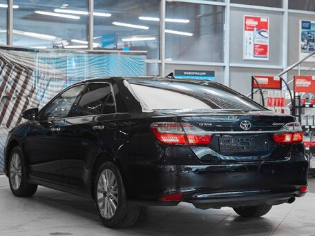 2016 Toyota Camry VII (XV50) Рестайлинг, чёрный, 1799000 рублей, вид 4