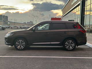 2020 Mitsubishi Outlander III Рестайлинг 3, коричневый, 2495000 рублей, вид 4
