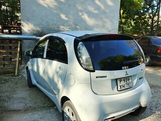 2011 Mitsubishi i-MiEV, белый, 850000 рублей, вид 4
