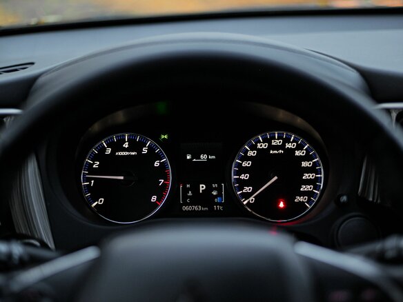 2021 Mitsubishi Outlander III Рестайлинг 3, серый, 2420000 рублей - вид 4