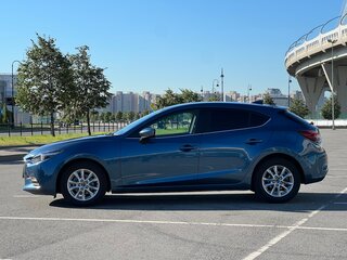 2017 Mazda Axela III Рестайлинг, синий, 1450000 рублей, вид 4