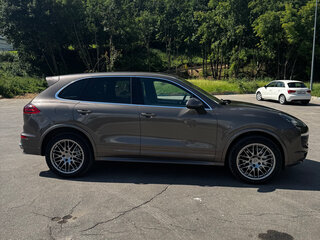 2015 Porsche Cayenne S II Рестайлинг (958), коричневый, 3250000 рублей, вид 4