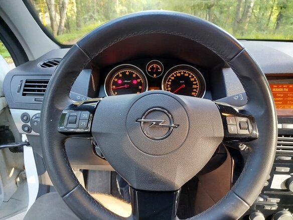 2011 Opel Astra H Рестайлинг, белый, 650000 рублей - вид 10