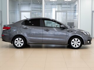 2015 Kia Rio III Рестайлинг, серый, 1180000 рублей, вид 5