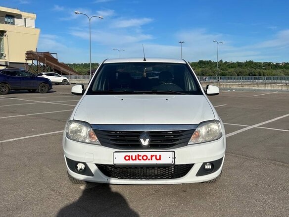 2014 Renault Logan I Рестайлинг, белый - вид 1