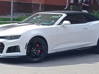 2018 Chevrolet Camaro VI Рестайлинг, белый, 2520000 рублей, вид 1