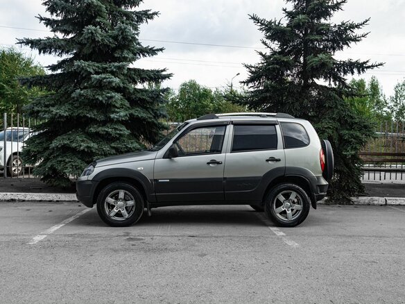 2010 Chevrolet Niva I Рестайлинг, серебристый, 444000 рублей - вид 6