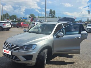 2015 Volkswagen Touareg II Рестайлинг, серебристый, 2280000 рублей, вид 5
