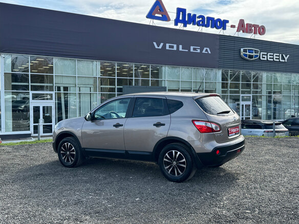 2010 Nissan Qashqai I Рестайлинг, коричневый, 880000 рублей - вид 2