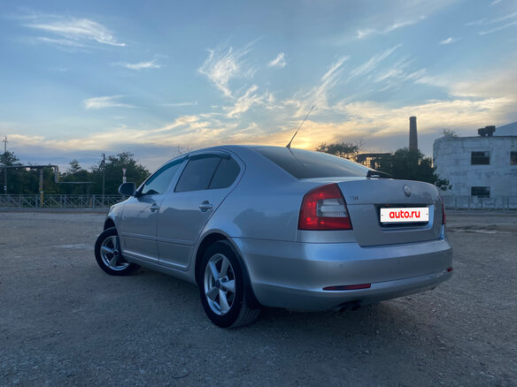 2010 Skoda Octavia II (A5) Рестайлинг, серебристый, 800000 рублей - вид 4